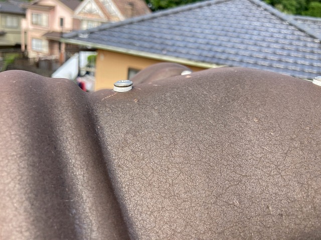 棟を固定するネジ